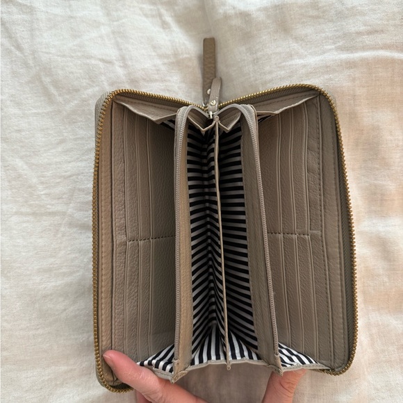 Kate Spade Wallet - Picture 10 of 10